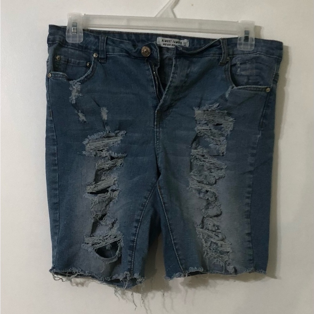 Women’s Mid Rise Bermuda denim Shorts distressed stretchy five pockets.14